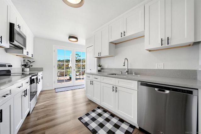 2544 Navarra Dr 12, Carlsbad, CA 92009