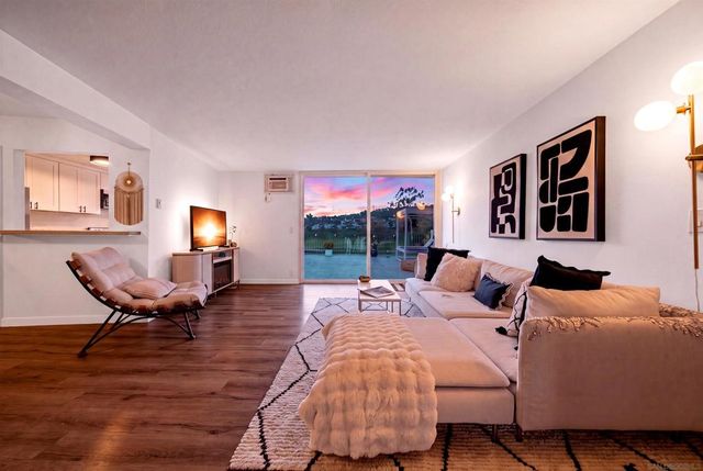 2544 Navarra Dr 12, Carlsbad, CA 92009