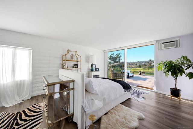 2544 Navarra Dr 12, Carlsbad, CA 92009