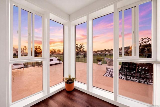 2544 Navarra Dr 12, Carlsbad, CA 92009