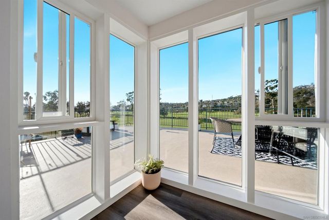 2544 Navarra Dr 12, Carlsbad, CA 92009