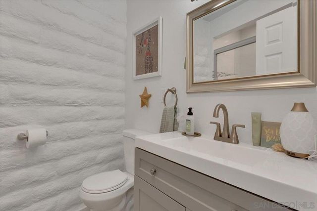 2544 Navarra Dr 12, Carlsbad, CA 92009