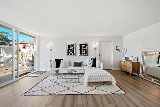2544 Navarra Dr 12, Carlsbad, CA 92009