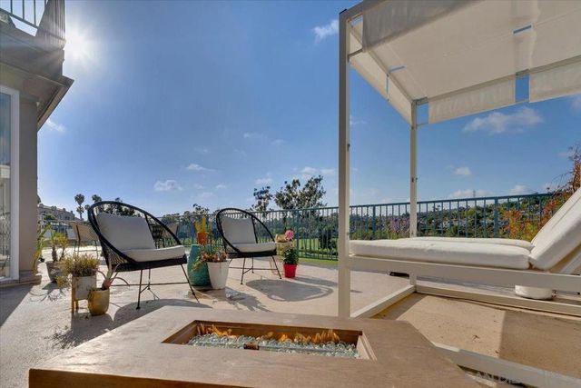 2544 Navarra Dr 12, Carlsbad, CA 92009