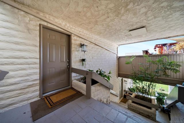 2544 Navarra Dr 12, Carlsbad, CA 92009