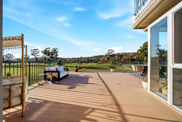2544 Navarra Dr 12, Carlsbad, CA 92009