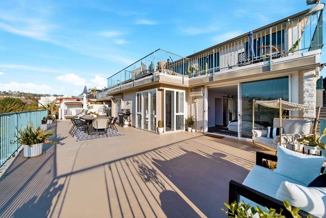 2544 Navarra Dr 12, Carlsbad, CA 92009