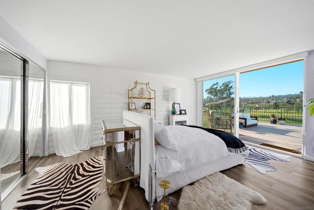 2544 Navarra Dr 12, Carlsbad, CA 92009