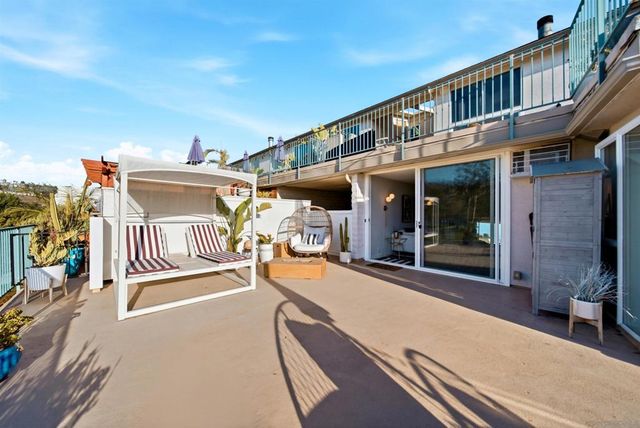 2544 Navarra Dr 12, Carlsbad, CA 92009