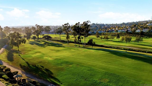 2544 Navarra Dr 12, Carlsbad, CA 92009