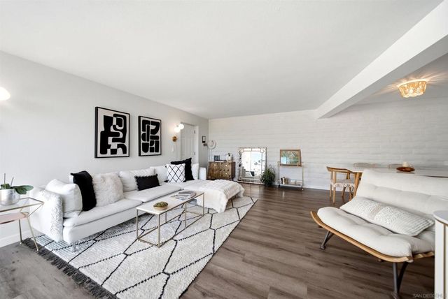 2544 Navarra Dr 12, Carlsbad, CA 92009