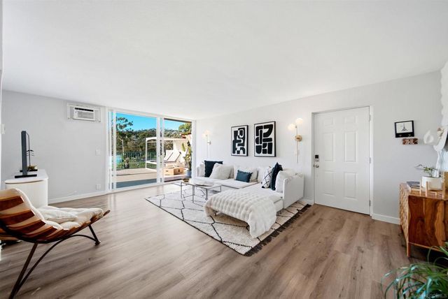 2544 Navarra Dr 12, Carlsbad, CA 92009