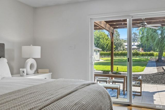 1022 Berry Ln, Napa, CA 94558