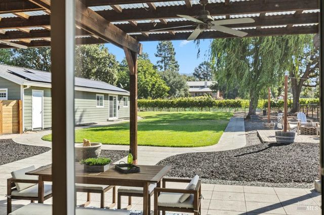 1022 Berry Ln, Napa, CA 94558