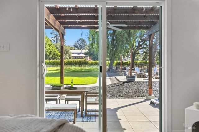 1022 Berry Ln, Napa, CA 94558