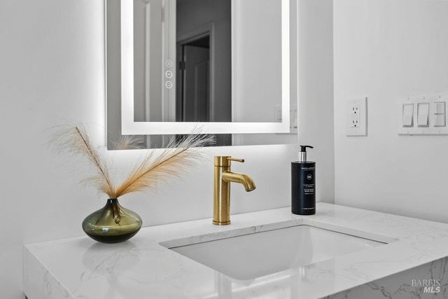 1022 Berry Ln, Napa, CA 94558