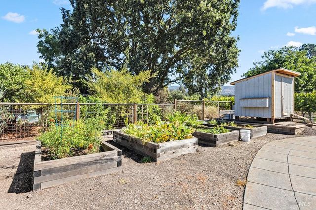 1022 Berry Ln, Napa, CA 94558