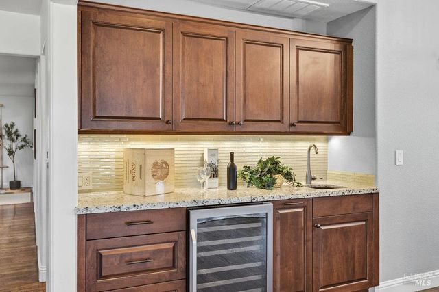 1022 Berry Ln, Napa, CA 94558