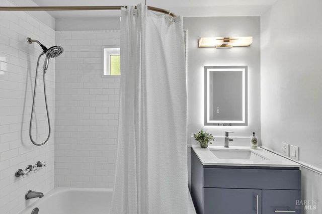 1022 Berry Ln, Napa, CA 94558