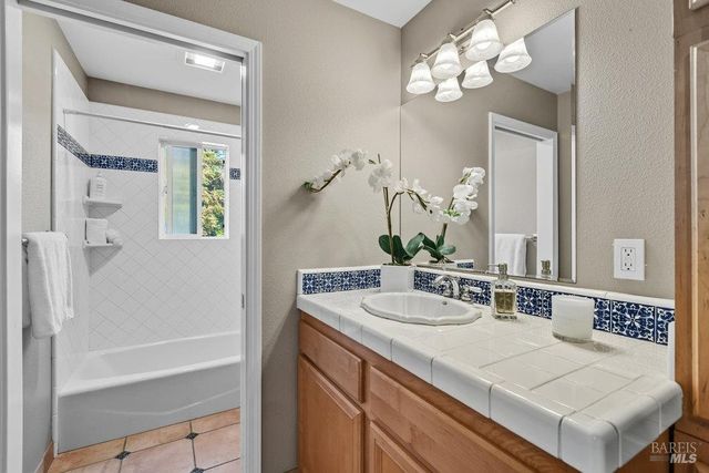 1022 Berry Ln, Napa, CA 94558