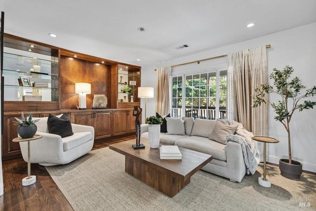 1022 Berry Ln, Napa, CA 94558