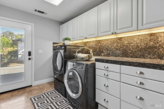 1022 Berry Ln, Napa, CA 94558