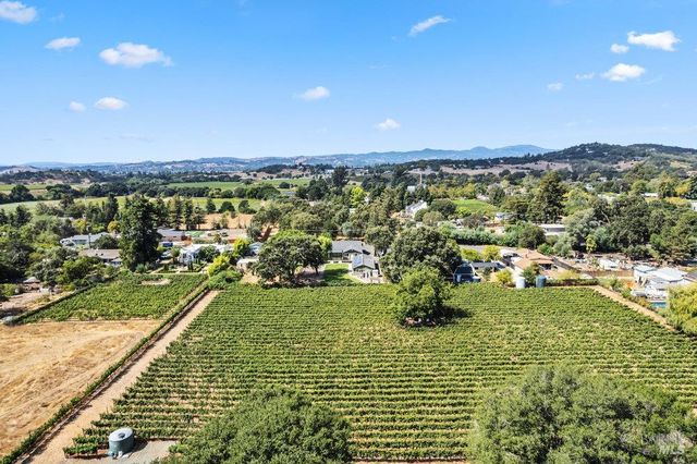 1022 Berry Ln, Napa, CA 94558