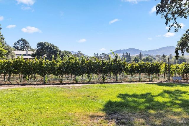 1022 Berry Ln, Napa, CA 94558