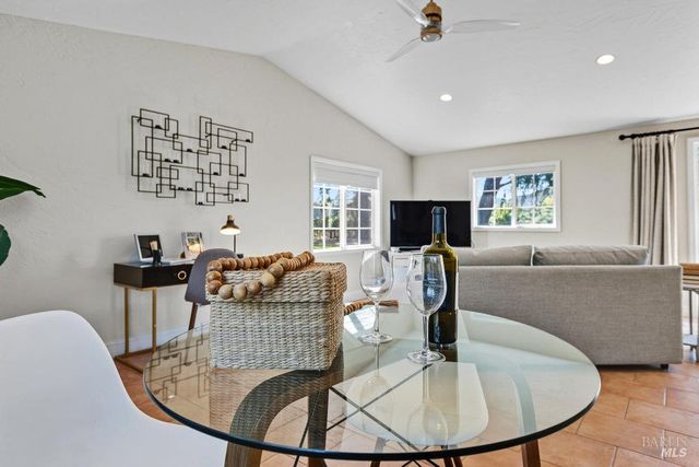 1022 Berry Ln, Napa, CA 94558