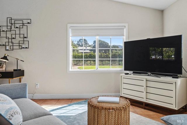 1022 Berry Ln, Napa, CA 94558