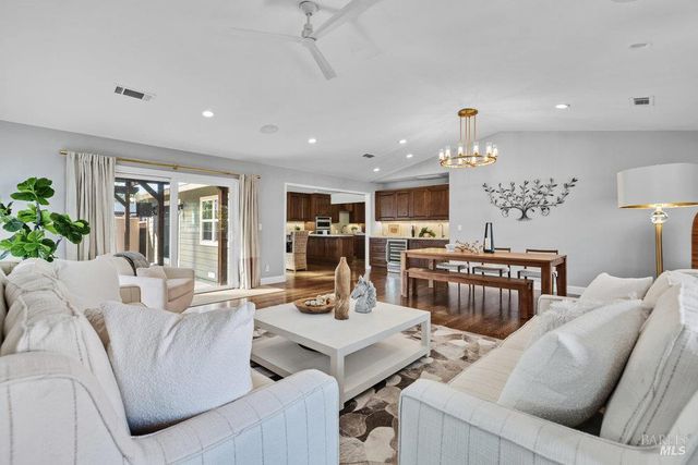 1022 Berry Ln, Napa, CA 94558