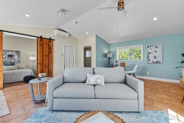 1022 Berry Ln, Napa, CA 94558