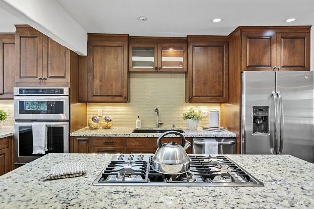 1022 Berry Ln, Napa, CA 94558