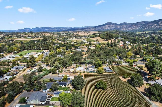 1022 Berry Ln, Napa, CA 94558