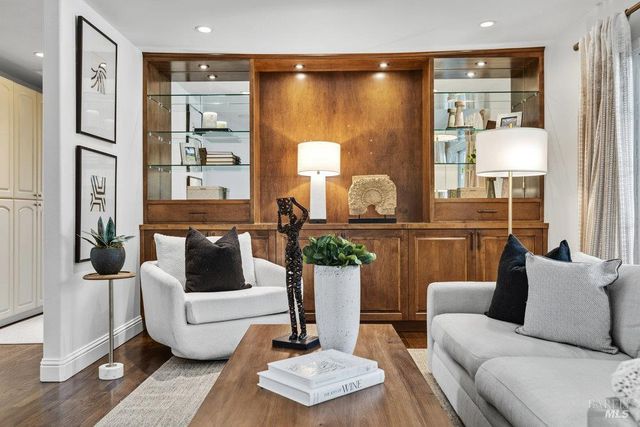 1022 Berry Ln, Napa, CA 94558