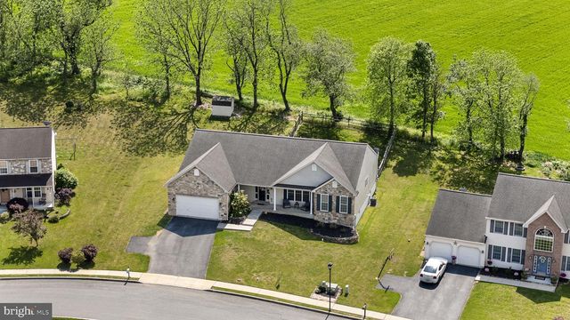 54 WALNUT DR W, Bernville, PA 19506