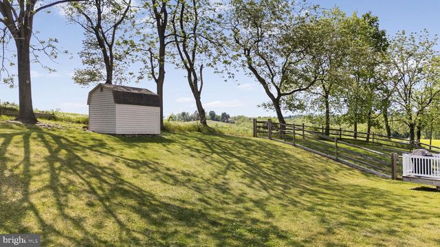 54 WALNUT DR W, Bernville, PA 19506