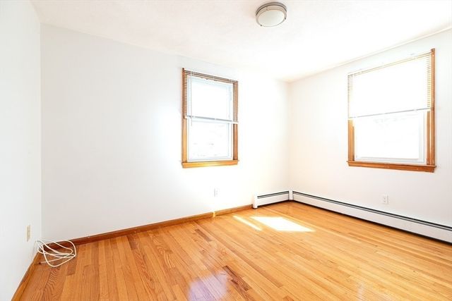 2 Marigold Ave, Wellesley, MA 02482