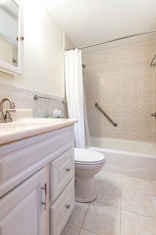 2 Marigold Ave, Wellesley, MA 02482