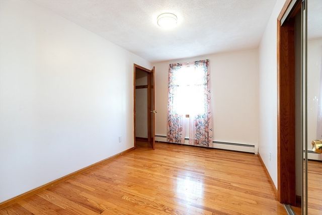 2 Marigold Ave, Wellesley, MA 02482