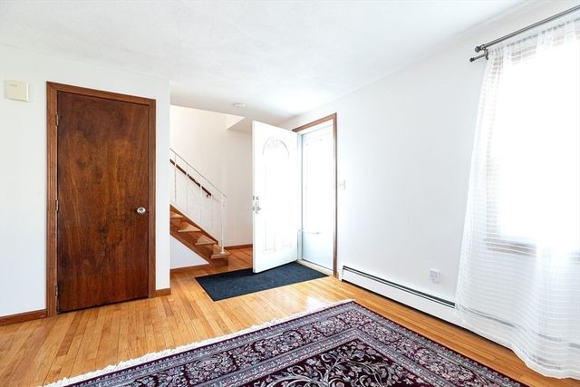 2 Marigold Ave, Wellesley, MA 02482