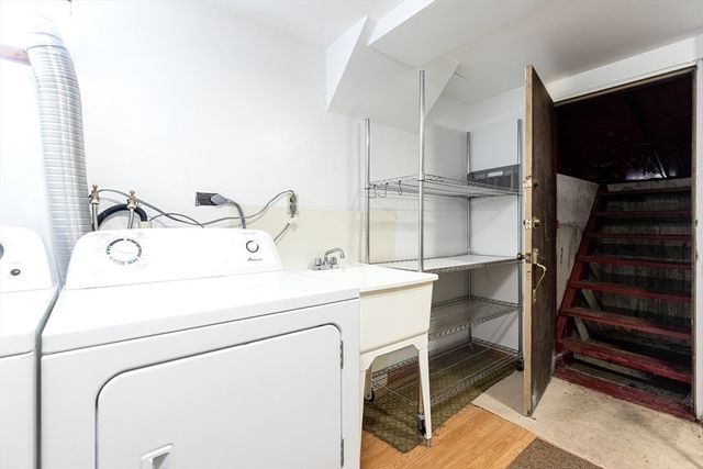 2 Marigold Ave, Wellesley, MA 02482