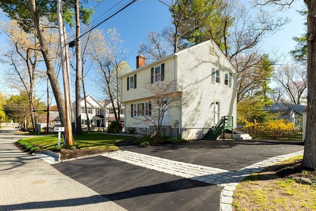 2 Marigold Ave, Wellesley, MA 02482