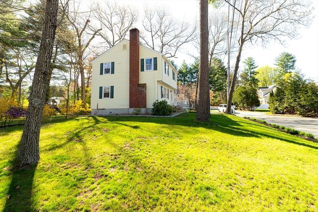 2 Marigold Ave, Wellesley, MA 02482
