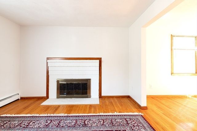 2 Marigold Ave, Wellesley, MA 02482