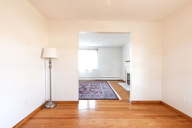 2 Marigold Ave, Wellesley, MA 02482