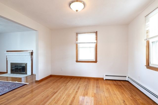 2 Marigold Ave, Wellesley, MA 02482