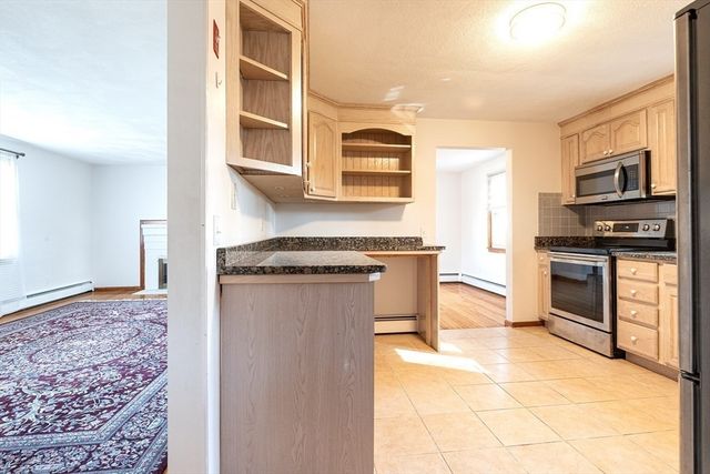 2 Marigold Ave, Wellesley, MA 02482