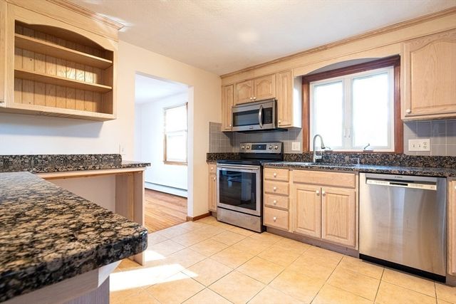 2 Marigold Ave, Wellesley, MA 02482