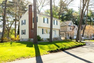 2 Marigold Ave, Wellesley, MA 02482